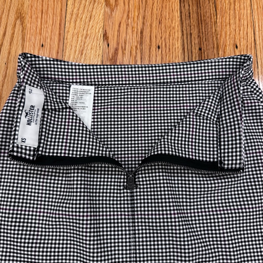 Hollister Black and White Gingham Pencil Mini Skirt With Red Plaid Accent Lines - Picture 3 of 11